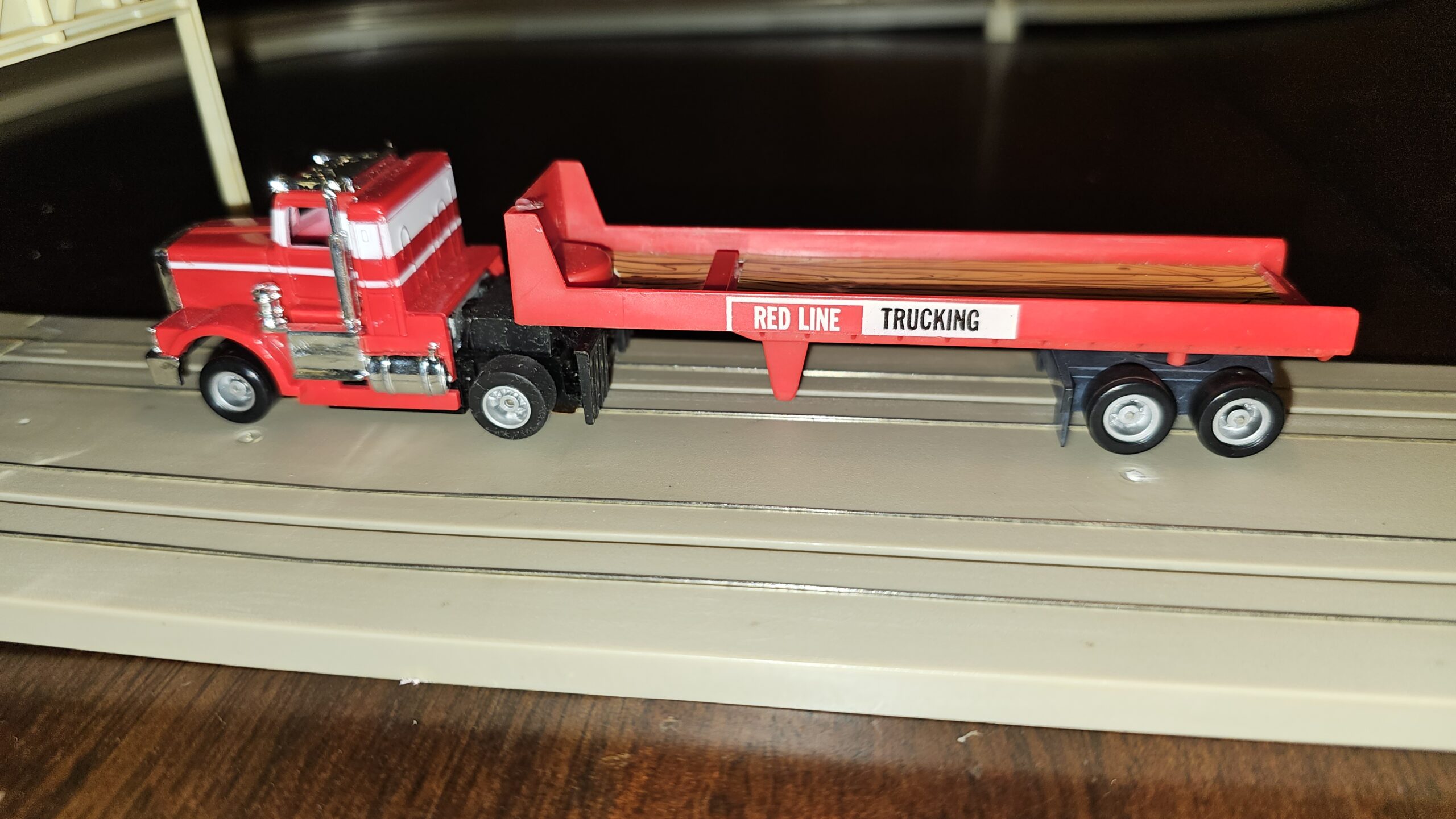 Tyco US1 Trucking Red and white striped Peterbilt semi truck with Red Line Trucking crate flatbed trailer