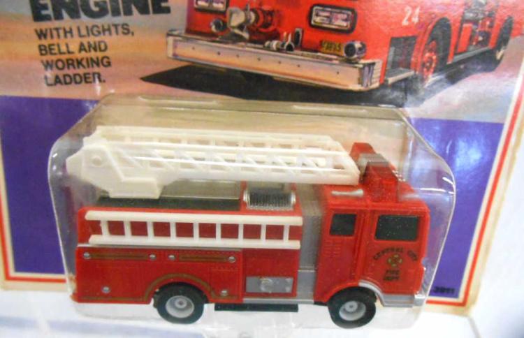 Tyco 3911 Fire Truck Engine NOS